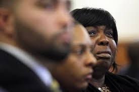 Housekeeper: Hernandez' fiancee drove away with heavy trash bag