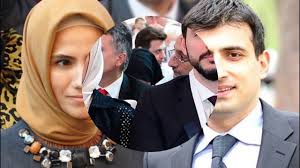 Çünkü ekşi'nin evli olduğu kadının ne soyadı erdoğan ile aynı soyadı ne de anne veya babası erdoğan kardeşi ya ağabeyidir. Sumeyye Erdogan 14 Mayis Ta Evleniyor By Son Ajans