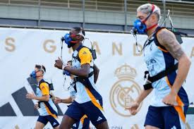 ‫تحاكي المتطلبات البدنية.. قصة "أقنعة بينتوس" في تدريبات ريال مدريد (صور) -  le9sports‬‎