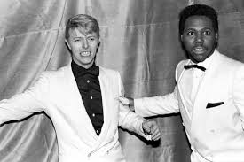 Share the best gifs now >>>. Nile Rodgers Conta A Historia De Let S Dance De David Bowie Pop Fantasma