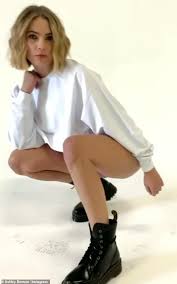 Oh, 4,5,6 c'mon and get your kicks now you dont need that money when you look like that, do ya honey. Ashley Benson Shows Toned Physique In Mini Shorts As She Strikes Poses In Video For Alo Yoga Wear Aktuelle Boulevard Nachrichten Und Fotogalerien Zu Stars Sternchen