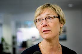 Hon funderar på att förtalsanmäla sin chef