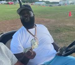 Rapper Rick Ross spends $400 on burgers for his crew