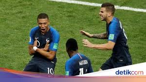Menjadi juara piala dunia merupakan prestasi tertinggi bagi tim nasional sepak bola suatu negara. Prancis Juara Piala Dunia 2018
