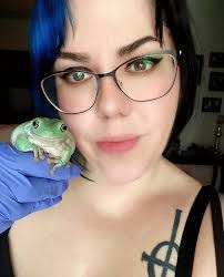 Dawn Merrow's Instagram, Twitter & Facebook