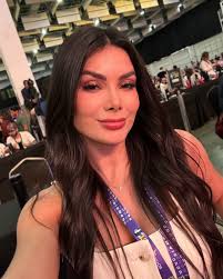 Ana Nazario's Instagram, Twitter & Facebook