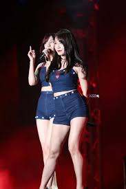 This is a nice video i see at youtube.so credit to her. 170805 Apink Mcall K Wave Music Festival 2017 In Malaysia 141p