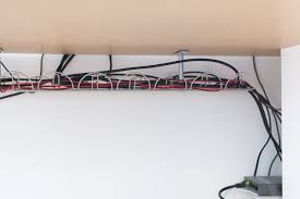 Maar vaak is dan een meter met draaischijf voordeliger. Comment Faire Un Bon Cable Management Pour Son Bureau Antoine Guilbert