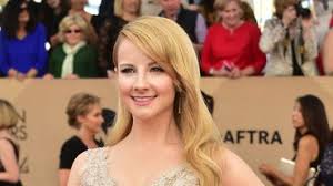 The big bang theory returned from a long break with the neonatal nomenclature, an episode that managed to deliver a big moment (the birth of howard simon helberg and bernadette's melissa rauch second child) while still feeling like a traditional big bang theory episode where the gang just. Melissa Rauch De The Big Bang Theory A Deja Trouve Sa Nouvelle Serie