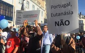 Para el presidente del comité de ética del colegio médico, alfredo celis, la eutanasia debería discutirse cuando los cuidados paliativos no surta. Eutanasia Associacoes Profissionais Catolicas Criticam Pressa Na Legalizacao Renascenca