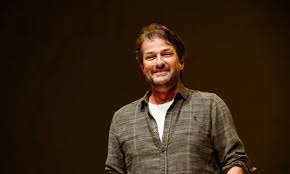 Marcelo Serrado estrela show de comédia "Terapia" no Teatro Cidade do Saber