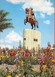 صورتان لنصب الفارس العربي والذي نفذه الفنان ميران السعدي عام 1972 ونصب في الساحة التي مازالت تسمى بساحة الفارس العربي old baghdad old baghdad photos baghdad