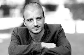 His burned body (post mortem) is later shown in the morgue. Nicolas Vaporidis Il Cinema E Dei Registi Il Teatro Degli Attori Teatro It
