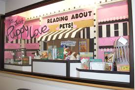 Library Display For Pets Not That There S Any Lack Of Interest In This Topic But I Love This Display Library Book Displays Library Displays Book Display