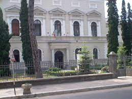 La inceputul romanului, i se constituie un portret favorabil. Colegiul NaÅ£ional George Cosbuc NÄsÄud 150 De Ani De ExistenÅ£Ä 1863 2013 RÄsunetul