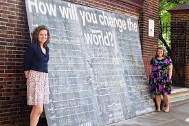 Student teaching history through public art