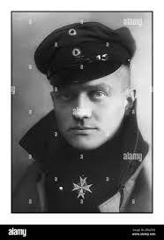 Oscar Albrecht's Instagram, Twitter & Facebook