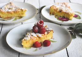 Zutaten 250 g butter 200 g zucker 2 pck. Sehr Saftiger Ricotta Mandel Kuchen Mit Oder Ohne Himbeeren S Kuche