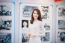 Hoa hậu thu thảo và doanh nhân nguyễn trung tín làm lễ trong ngày ăn hỏi. Hoa Háº­u Ä'áº·ng Thu Tháº£o Xinh TÆ°Æ¡i Táº¡i Ha Ná»™i