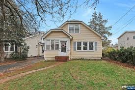 37 Orange Ave, Elmwood Park, NJ 07407