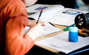 Morgen wordt in het catshuis gesproken over de vraag of de middelbare mcholen vanaf 31 mei weer volledig open kunnen, waardoor ook de 1,5 meter op die scholen wordt opgeheven. Scholen Begin Juni Helemaal Open Noordhollandsdagblad
