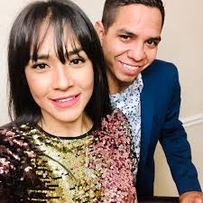 Ustedes creen que la cadenita de verdad te dice cuando estás embarazada y  lo que vas a tener o es un mito. De todos en la casa la única que salía que