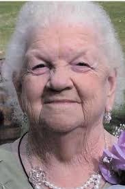 Regina Beal's Instagram, Twitter & Facebook