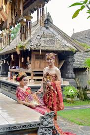 Prewedding jawa klasik bikin baper youtube 28 08 2019 ini adalah milik saya pribadi saat akan melaksakan foto prewedding karna saya sangat mencintai budaya jawa jadi saya mengambil tema preweding adat jawa. 17 Foto Prewedding Adat Bali Klasik Kuno Pre Wedding Photoshoot In Bali For Dewi Wawan Fotografer Pakaian Tradisional Gaya Model Pakaian