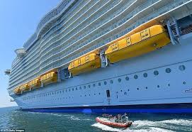 крупнейший круизный лайнер в мире Harmony Of The Seas 11 Poze Cu Cea Mai Mare Corabie Din Lume Construită Recent In Franța Titanicul E O Jucărie In Comparați Harmony Of The Seas Cruise Ship Royal Caribbean Ships