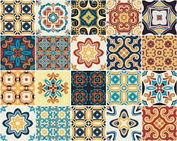 Die spanische und portugiesische bezeichnung azulejo leitet sich vom arabischen al zulaij ab, was „kleiner polierter stein bedeutet. Azulejos Trendige Fliesen Kacheln Aus Portugal Fur Kuche Oder Bad