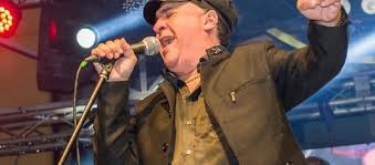 Mickey Taveras celebra un año más de vida cantando en España -  impactonews.co