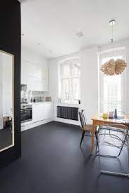 La salle à manger contemporaine yannick se compose de trois éléments : Deco 13 Facons D Adopter Le Sol Fonce Dans Son Interieur