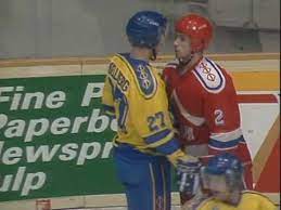 Turneringen avgjordes i wiener stadthalle som tog 8 024 åskådare och i donauparkhalle som tog 3 300 åskådare i. Tuffa Tag Fran Hockey Vm 1989 2000 Rough Play Youtube