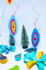 Da werden eifrig weihnachtsmänner, engel, glocken, tannenbäume, weihnachtskarten und andere tolle dinge gebastelt. Weihnachtsanhanger Aus Filz Basteln Mama Kreativ