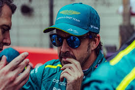 Alonso minimiza lance com Sainz na China: “Não dói muito”