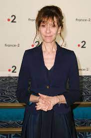 Durant sa carrière, delphine serina a également donné la réplique à virginie lemoine dans la série famille d'accueil, diffusée entre 2001 et 2016. Jwqjunl6vxch1m