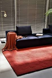 Carpet sign teppiche sind feinste kammgarnerzeugnisse, kombiniert mit ungewöhnlichen materialakzenten aus merinowolle, leinen und seide. Carpet Sign Gartner Internationale Mobel
