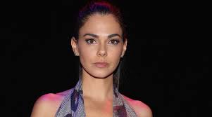 Luego de la denuncia pública que el fotógrafo ernesto zepeda hizo por la violencia que aparentemente sufrió a manos de livia brito y su novio mariano martínez, autoridades de quintana roo han. Asi Lucia Livia Brito Antes De Las Cirugias Esteticas Sorprendente Antes Y Despues Informacion Center