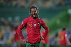 Portugal's renato sanches nearly breaks the post with a thunderbolt vs germany. Renato Sanches E O Bayern Na Altura Ele Precisava De Paz E Sossego