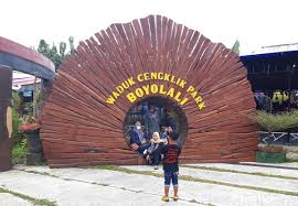 Harga tiket masuk waduk jatiluhur. Foto Destinasi Hits Dari Boyolali Waduk Cengklik Park