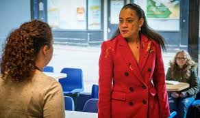 Tracy beaker is a 10 year old child, who was placed in a children's home. Oopvqnb4avzulm