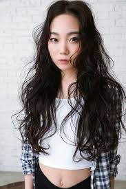 黒髪ロングで清潔感たっぷりな女性になろう hair ロングヘア パーマ ロングヘア 髪型 女性