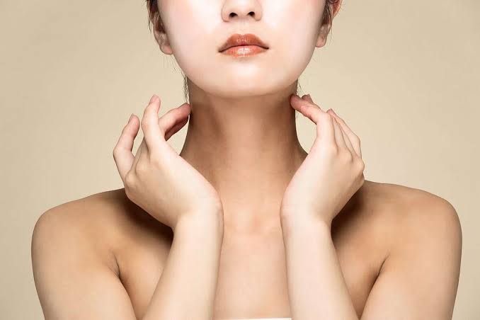 How to Get a Firmer Neck with an Anti-Aging Routine