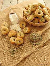 500 g di farina 0. Tarallini Scaldati Al Finocchietto Le Ricette Di Luci