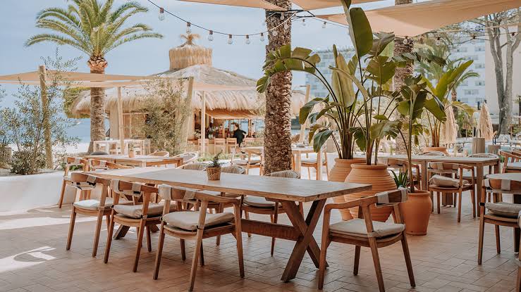Enjoy the vibes of summer in Mallorca at Beso Beach Mallorca ...