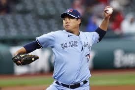 Ryu 류현진 keeps promise to autograph for kid after practice. Prgbe63sai 6ym
