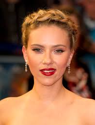 Efter att de hade varit ett par i ett år gifte sig scarlett johansson med den kanadensiska skådespelaren ryan reynolds 2008. Scarlett Johansson Marvel Filme Wiki Fandom