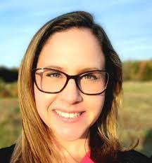 Cari Moore's Instagram, Twitter & Facebook