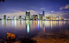 El lado con vista al mar de una torre de departamentos en surfside, miami, se derrumbó la madrugada del jueves, matando a una persona. Fondos De Pantalla Miami Florida Ee Uu Oceano Rascacielos Edificios Ciudad Noche 1920x1200 Hd Imagen