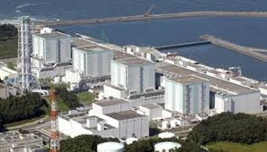 Merujuk pada bahaya radioaktif dua petugas kesehatan memeriksa seorang wanita yang diduga terkena radiasi akibat meledaknya reaktor nuklir fukushima daiichi, jepang (16/3). Inilah Alasan Jepang Tak Gunakan Robot Dalam Krisis Nuklir Tekno Tempo Co